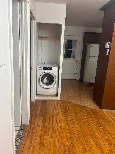 Métro Pie-XI: Grand 3 1/2 avec électroménagers, cour, internet Image# 1