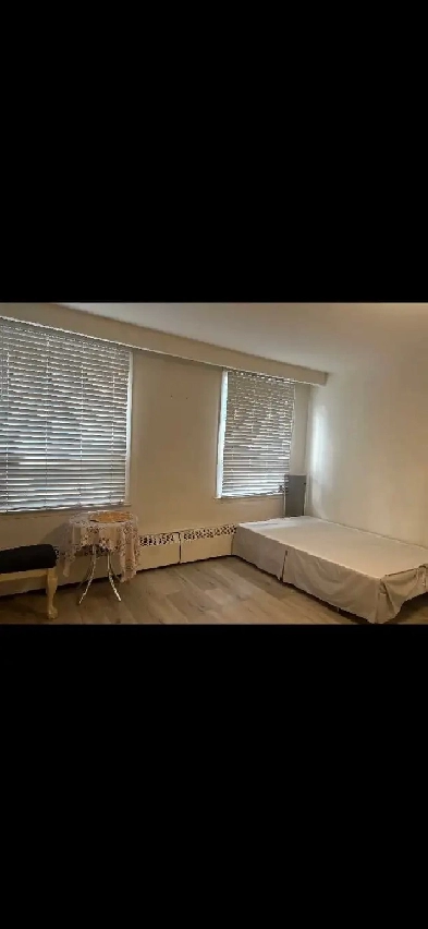 room for rent near bayview and Eglinton Image# 3