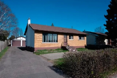 402 EDWARD STREET NORTH  NEW LISTING!! Image# 10