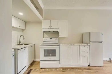 Renovated 1 Bed   Den – $1,475/month   Hydro Image# 1