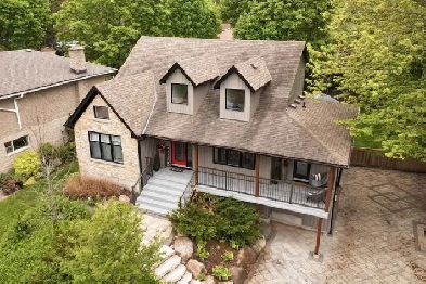 Dream Home in Downtown Elora! Image# 1
