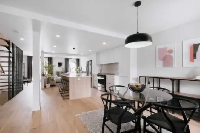 Grande maison de ville à louer à Ste-Foy/Québec - Stationnement Image# 11
