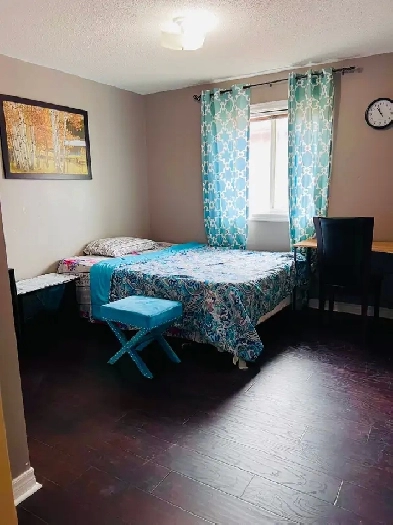 Furnish Rm, Queen Bd, Attach WR $750 w Erin Mill Town Ctr Image# 2