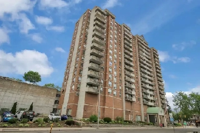 Spacious 2 Bedroom, 2 Bath Condo in Central Ottawa Image# 8