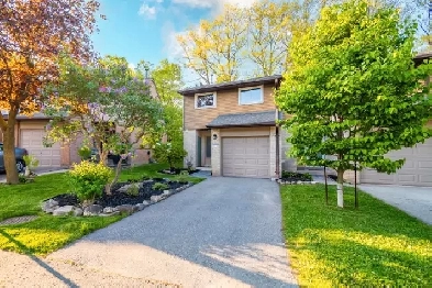 3-bedroom End Unit Townhome Backing Onto Ravine! Image# 1
