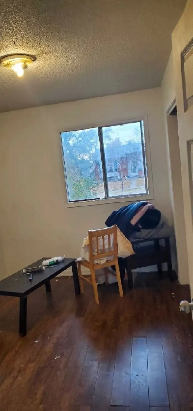 room available June 1 Whhorn Image# 1