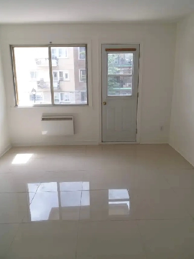 Super 5 1/2, dans Villeray, disponible 1er juillet. Image# 1