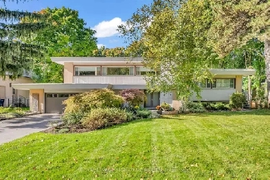 Luxury Toronto home in Donalda Parkwoods on a ravine lot Image# 1