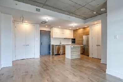 Magnifique 2 cac avec Garage! Gym & Piscine! Image# 1