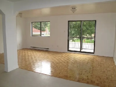 RDP, Très Grand et Superbe, style condo, 4 ½ Image# 1