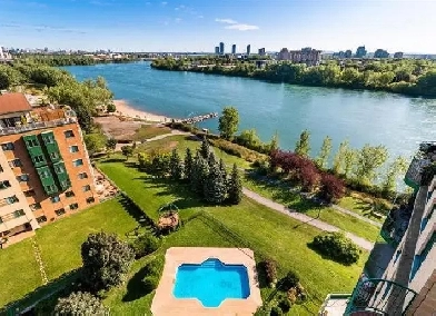 Magnifique Condo avec vue sur l’eau! Garage! Image# 1