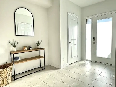 Gorgeous, Spacious, FREEHOLD Townhouse! Located in North Oshawa. Image# 10