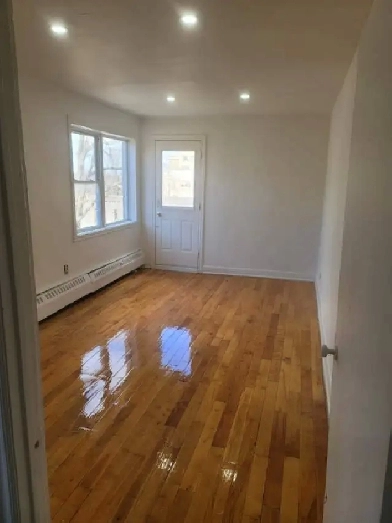 2 1/2 Apt STUDIO Visite entre 11:00 et 3:00 Lundi au Vendredi Image# 1