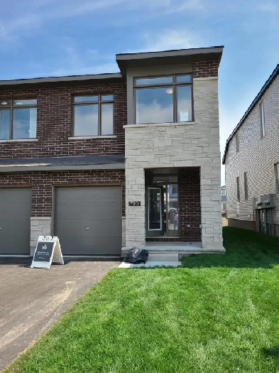 Findlay Creek - Ottawa End Unit Townhouse For Sale $889,000 Image# 3