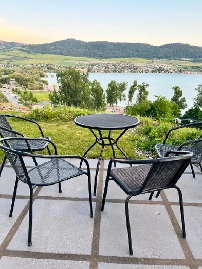 One-Bedroom Suite with Stunning Lake View Image# 7