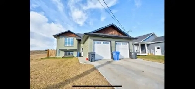 Home with separate rental suite for sale Image# 4