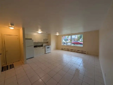 Large 2 Bedroom Apt at 365 Melvin Ave, Hamilton! Image# 1