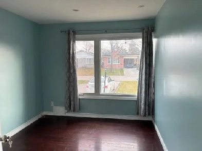 Main Floor Room for Rent from June 1 in Scarborough Image# 1
