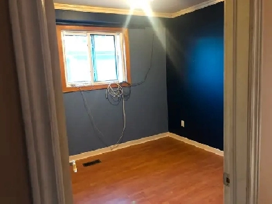 ROOM FOR RENT IN MAIN FLOOR NETHERWOOD ROAD – FEMALE STUDENTS Image# 1