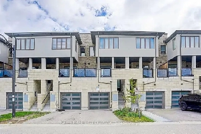 ✨STUNNING OPEN CONCEPT 3 BEDROOM TOWNHOME CLOSE TO TOWN HALL! Image# 7