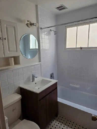 5 1/2 entièrement rénové -Dispo maintenant Image# 1