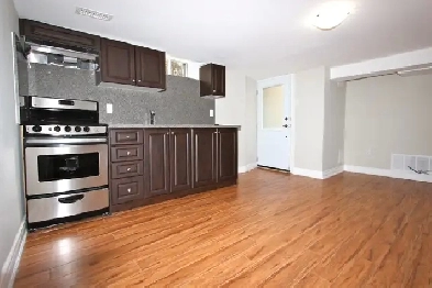 Toronto 2- bedroom apartment next to Lansdowne subway station Image# 3