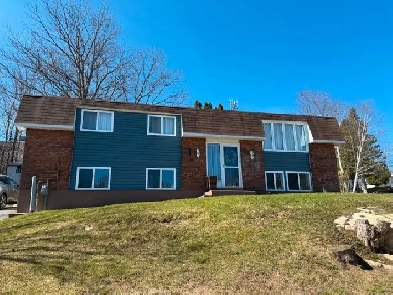 Stunning Raised Bungalow with 2 Driveways in Elliot Lake! Image# 2