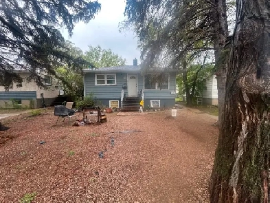 1314 Minto St - Bungalow Located In Established Rosemont Image# 1