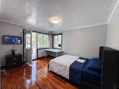 Duplex - First Floor - 4 bedrooms 2 bathrooms - metro Monk Image# 2