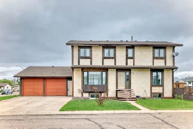 3859 51 Ave Close Ponoka, AB T4J 1C7 Image# 1