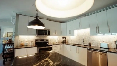 Beautiful Penthouse Suite Grandhaven Estates for July 1st Image# 2