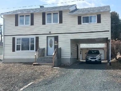 Beautifully Maintained 2 Storey Home with Garage and Carport! Image# 8