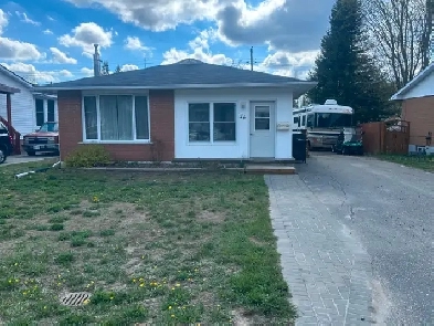 Fully Furnished Det. Bungalow with Garage in Elliot Lake! Image# 6