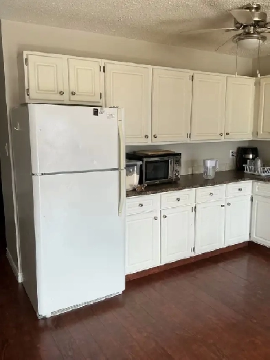SPACIOUS ONE BEDROOM PLUS DEN Image# 3