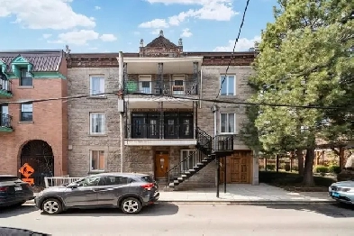 Sunny 2BR Downtown Montreal, near Parc Lafontaine Image# 2