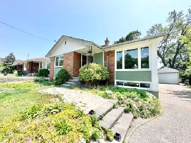 MAIN - 3 HEATHERINGTON DRIVE (Pharmacy & Sheppard intersection) Image# 5