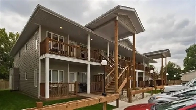 Beautiful & Modern 3bdrm Condo w/ Scenic Views in the Vibrant N Image# 8