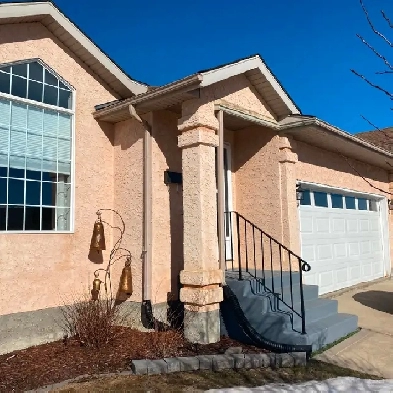 3 Bed 3 Bath Duplex/Double Garage in Crystal Heights Avail Now! Image# 1