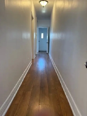 3 1/2 au deuxième étage à Louer près de métro Angrignon Image# 1