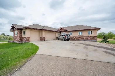 Custom built 5 BEDROOM WALK OUT BUNGALOW! Image# 5