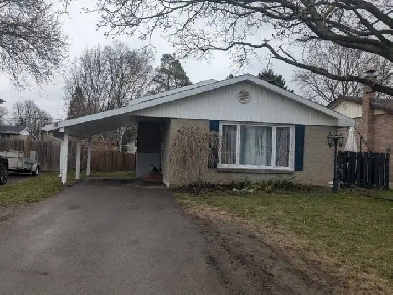 ENTIRE detached HOUSE in Belleville for rent Image# 10