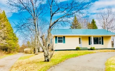 Shediac Cape: Access to beach, Income suite! Image# 1