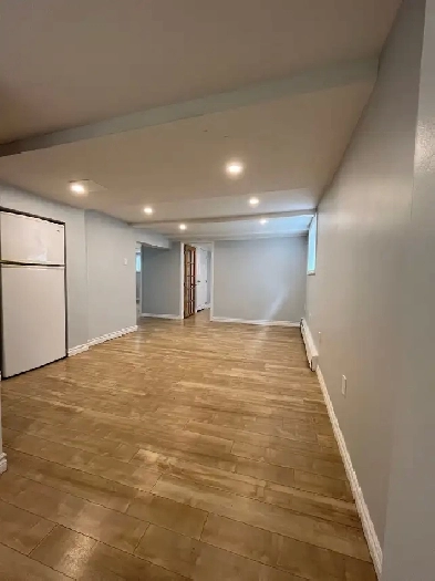 VERY QUIET & CLEAN, 2 BDRMS RENO, 6 APPLIANCES, PET OK WEST END Image# 9