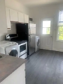 5 1/2 Logement Lumineux avec deux balcons Image# 8