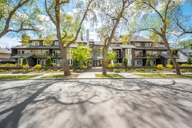 TOP FLOOR END UNIT in sought after Hampton Village Image# 1