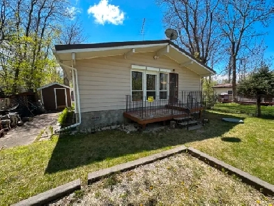 34 Pinehurst Ave, Grand Marais - Solid, well built 3 BR YR Home! Image# 4
