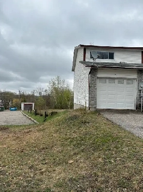 ELLIOT LAKE: 3 BR waterview corner townhouse steps to beach Image# 1