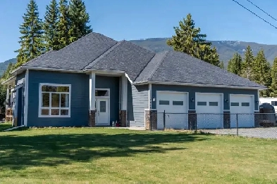 Mayook Station Estates Home and Acreage Image# 24