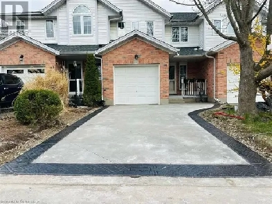 Renovated 4 bed Townhouse. walkout basement.3 cars park(2 units) Image# 7
