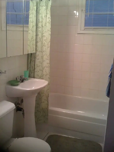 Great location 3.5 for 1050$ Renovated for June & july Image# 3